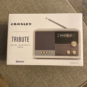 Crosley AM/FM Bluetooth Radio.
